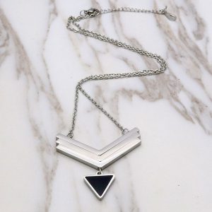 Collar mujer estilo LV color plata acero inoxidable