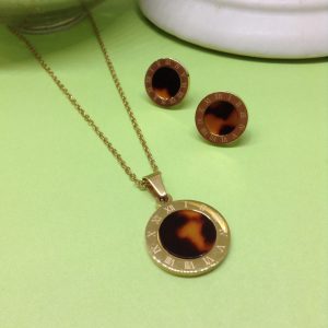 Collar y aretes mujer Num Romanos acero inoxidable carey
