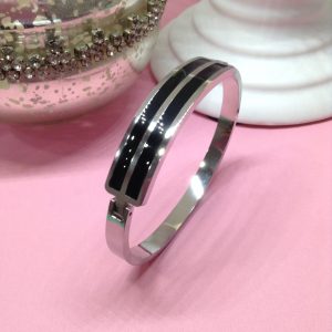 Pulsera color plata esmalte negro