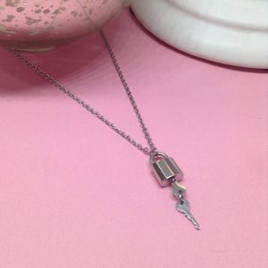 Collar mujer estilo candado llave acero inoxidable