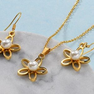 Conjunto cadena, dije y aretes dorado mod flor perla
