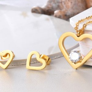 Conjunto collar dorado y aretes mod corazón