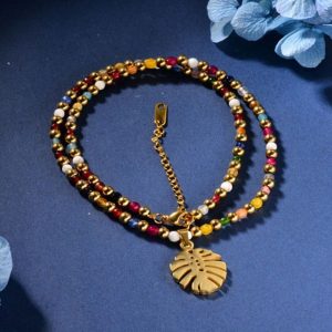 Collar dorado piedra colores dije hoja