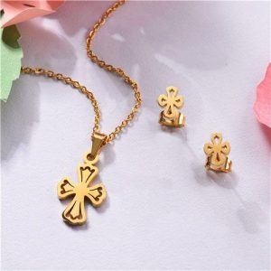 Conjunto collar y aretes Cruz modelo kb545A