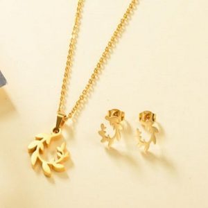 Conjunto cadena, dije y aretes dorado mod hojitas