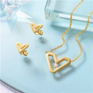 Conjunto dorado collar y aretes corazón con piedra