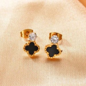 Aretes dorados mod trebol piedra negra