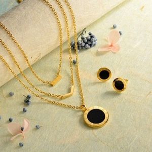 Cadena triple y aretes estilo bvlgari