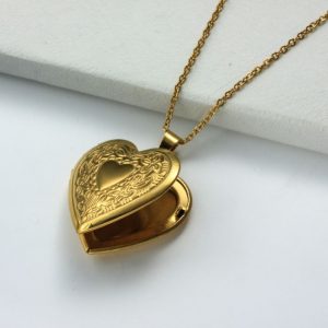 Collar con Colgante Medallón de Acero Inoxidable Chapado en Oro de 18k