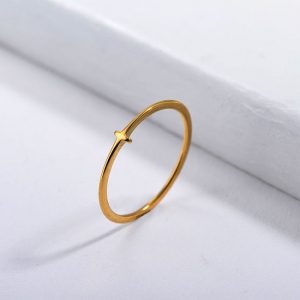 Anillo dorado moda cruz T8