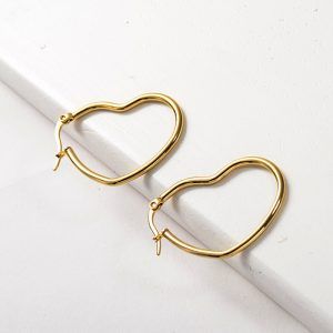 Arracadas doradas moda corazón