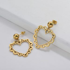 Pendientes acero inoxidable corazón dorado