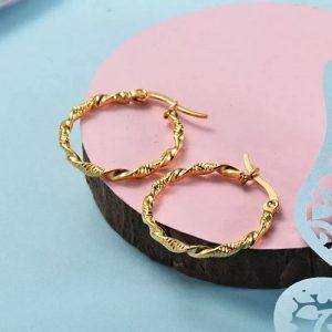 Aretes dorados torsion