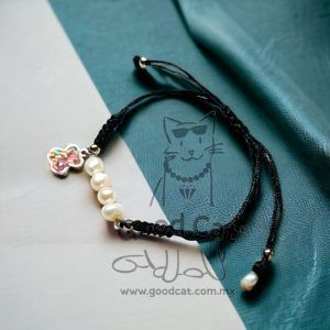 Pulsera negra con perla natural y dije de osito blanco
