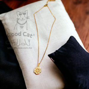 Collar flor giratoria blanca chapa oro 18k