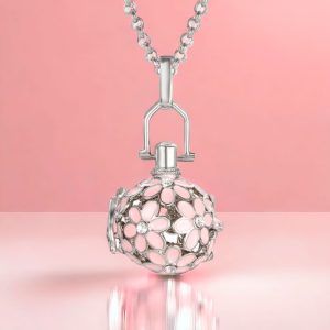 Collar perfumero plata con flores rosas